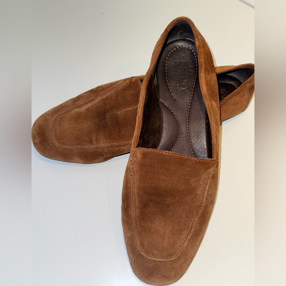 BORN PETIL RUST BROWN SUEDE LOAFERS WOMENS SZ